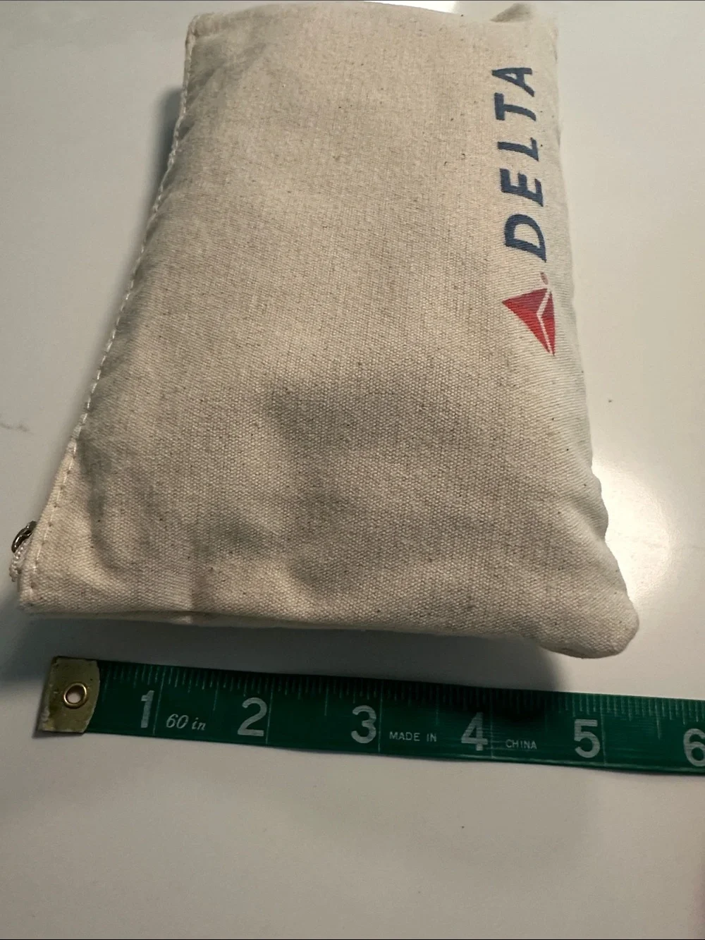 NWOT- Delta Travel Amenity Pouch with Toiletries in Beige and Red/Blue Logo